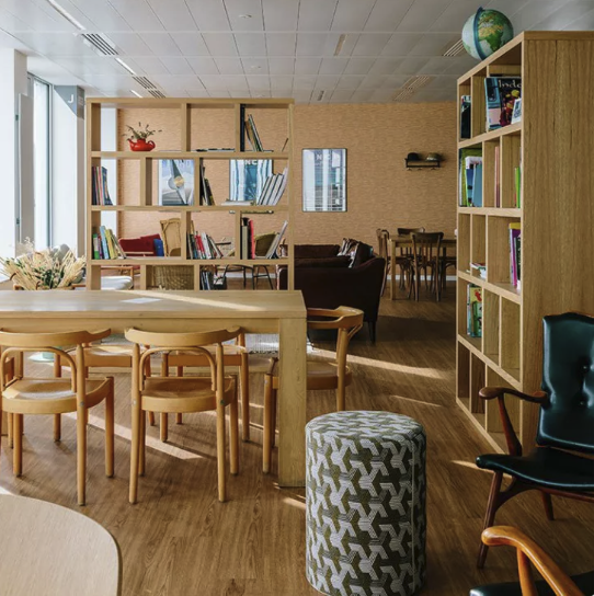 Projet pro réalisé avec des pièces vintage sélectionnées sur Selency.