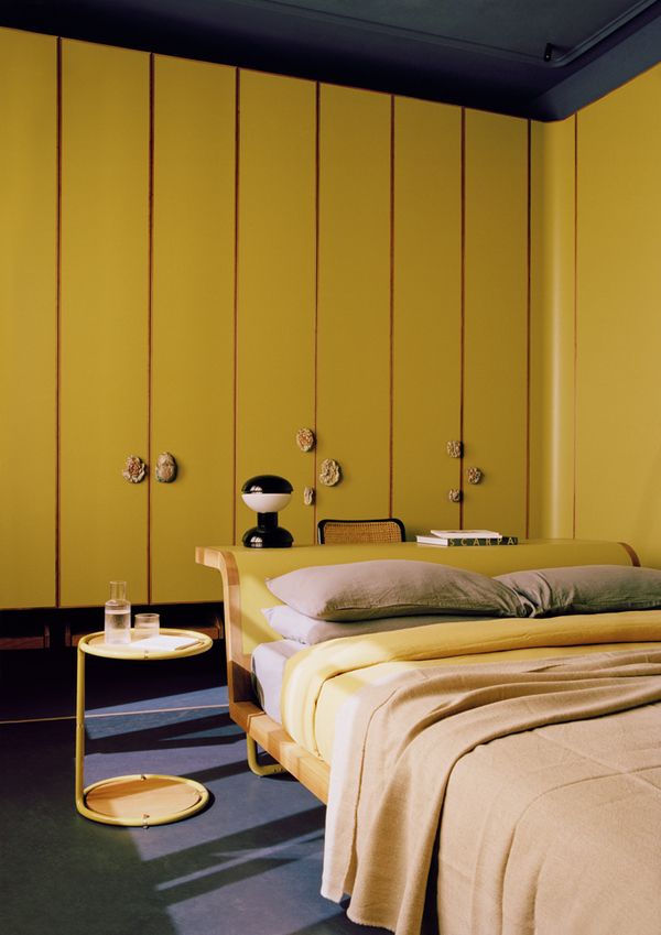 JAUNE - Dynamisme et lumière dans un intérieur