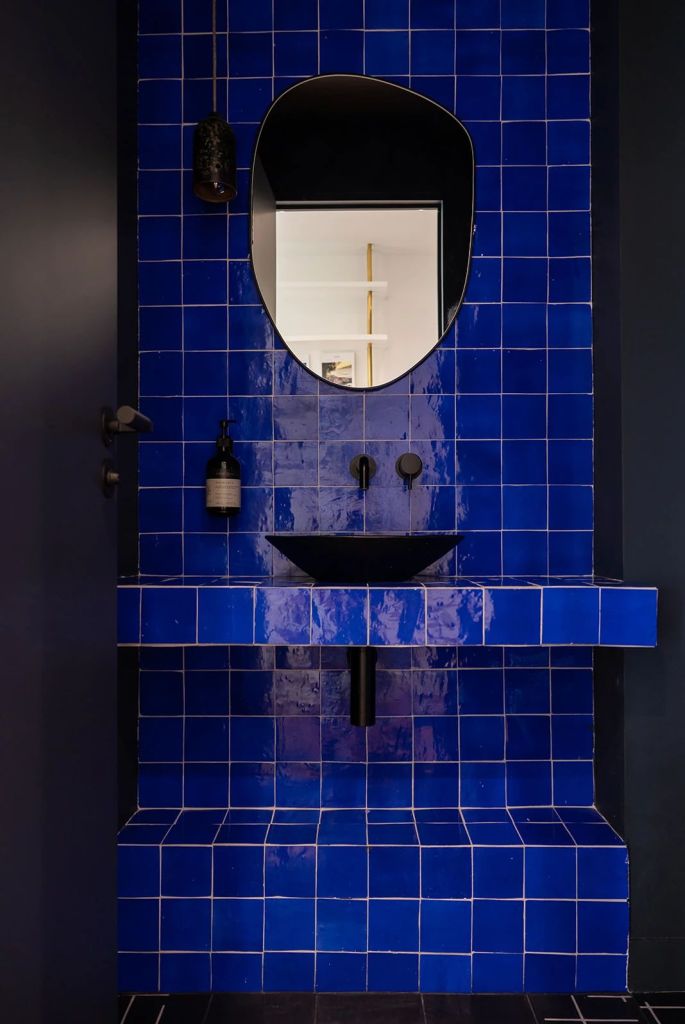 Bleu Klein : profondeur et élégance