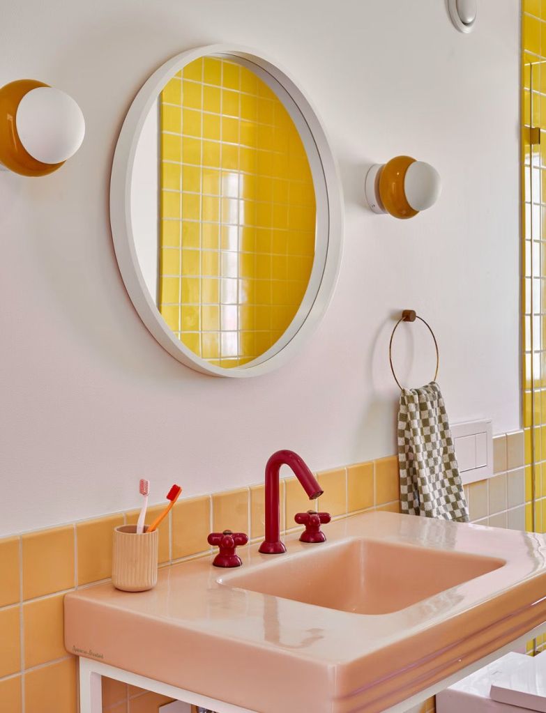 Rose et jaune : touches lumineuses et positives