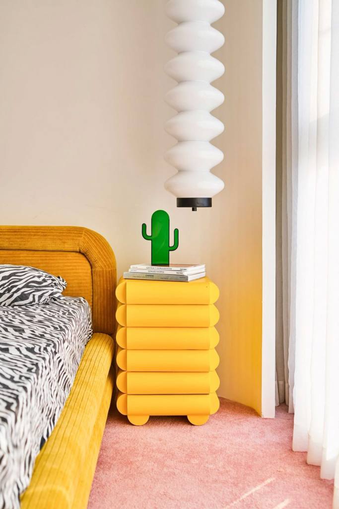 JAUNE - Dynamisme et lumière dans un intérieur