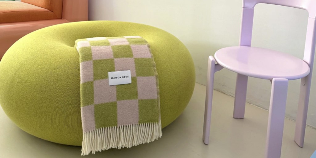 PLAIDS - Matières nobles, motifs graphiques ou texture duveteuse pour votre intérieur