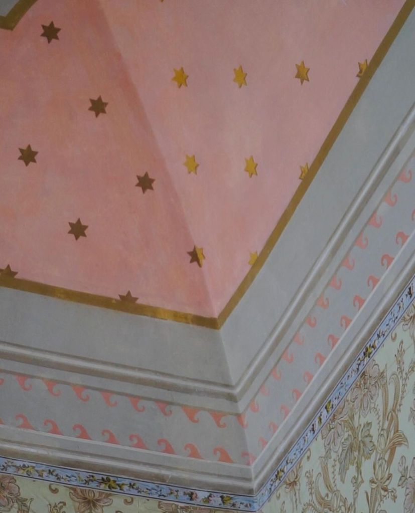 Couleurs profondes : le charme enveloppant et théâtral