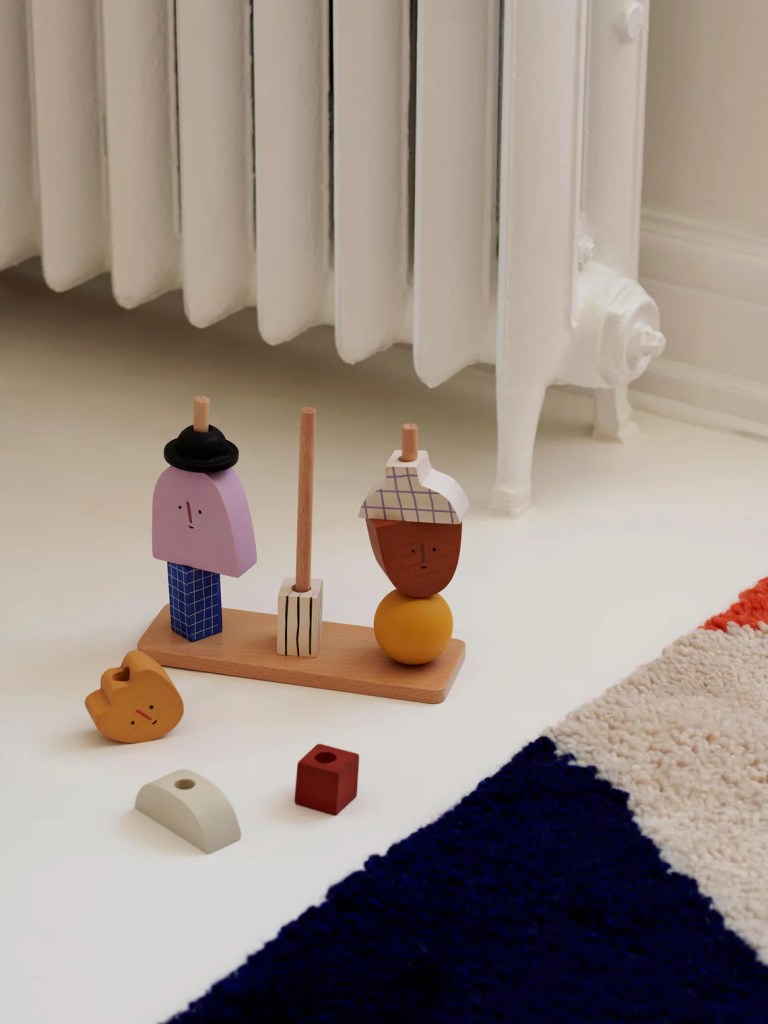 Matières naturelles et sensorielles pour une chambre d’enfant rétro