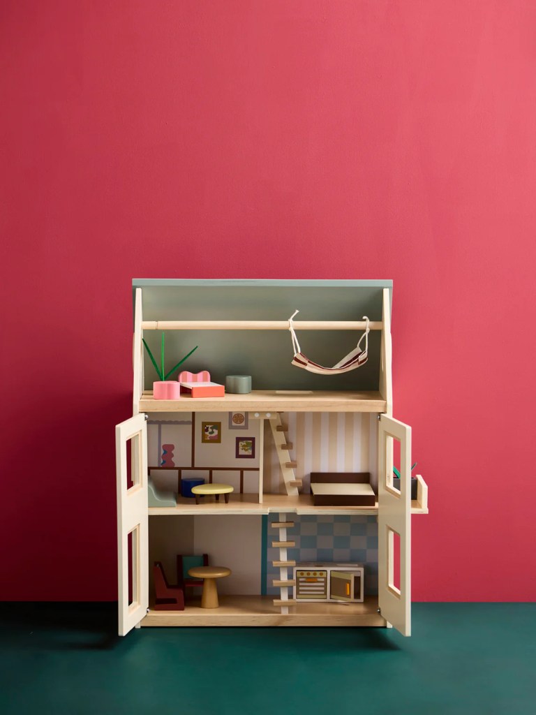 Matières naturelles et sensorielles pour une chambre d’enfant rétro