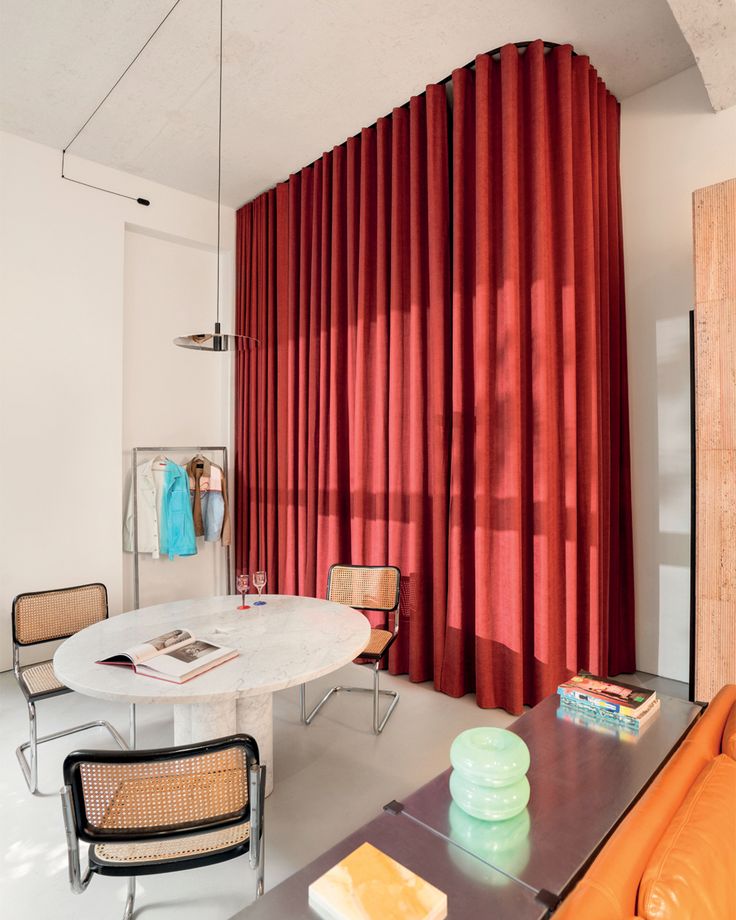 Observez l’ambiance de la pièce