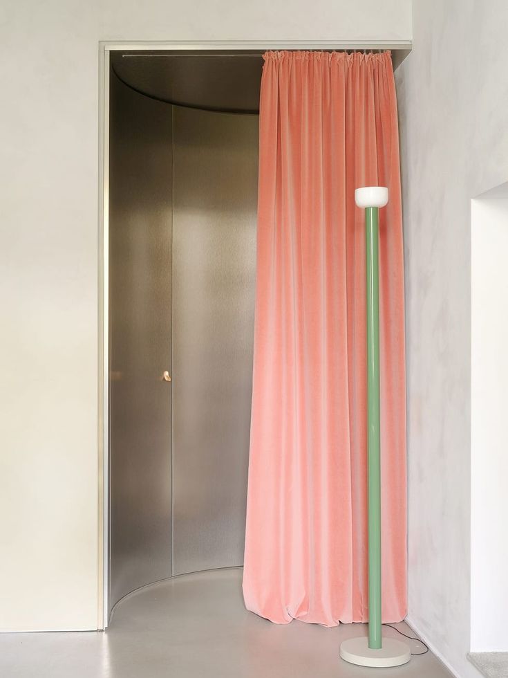 Observez l’ambiance de la pièce