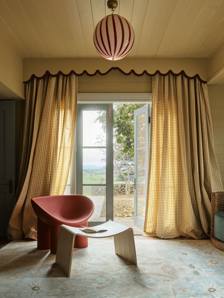 Observez l’ambiance de la pièce