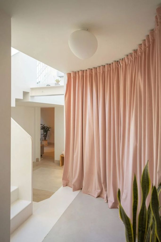 Observez l’ambiance de la pièce